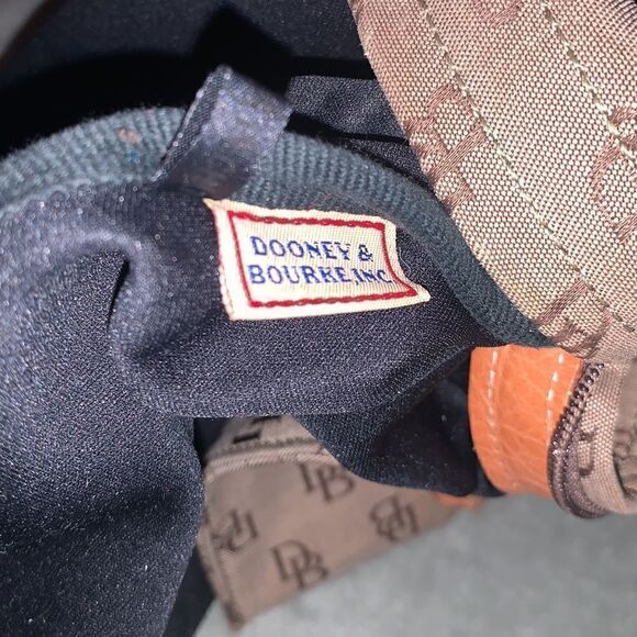 Dooney & Bourke hobo purse - Picture 10 of 11